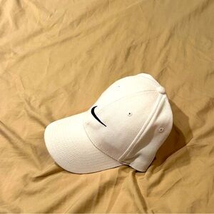 Vintage Nike adjustable swoosh logo hat.